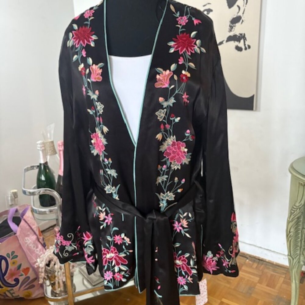 Free People Satin Embroidered kimomo. - Picture 1 of 5